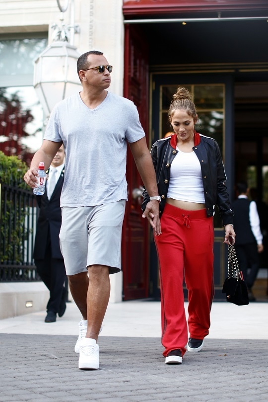 제니퍼 로페즈(왼쪽)와 알렉스 로드리게스