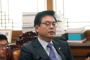 정우택 “부적격자 임명에 냉각기 필요”…한국당, 국회 상임위 보이콧