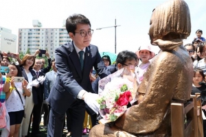 “위안부 할머니 아픈 역사, 헌시에 담으려 했죠”