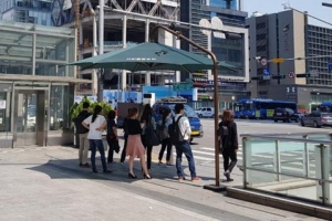 대형 그늘막 드리운 서초