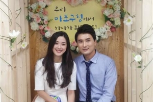 혼인 신고하고… 추억의 사진 남기고… 마포구청에서 우린 하나가 되었습니다