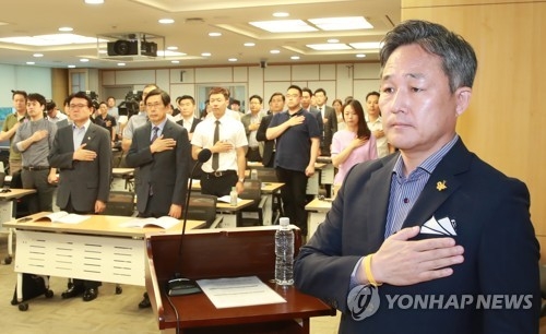 표창원 “수시로 문자홍보 하는 정치인, 국민문자 받을 의무” 연합뉴스