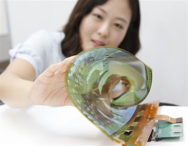 LG디스플레이의 18인치 유기발광다이오드(OLED) 플렉서블 디스플레이 패널. LG디스플레이 제공