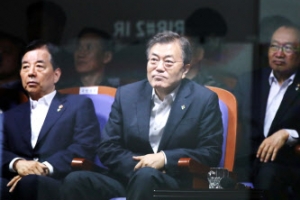 [속보] 문재인 대통령, 현무2 탄도미사일 발사시험 참관…북 도발에 엄중경고