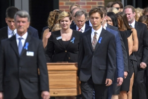 [포토] 졸업식장에서 장례식을…웜비어 장례 행렬