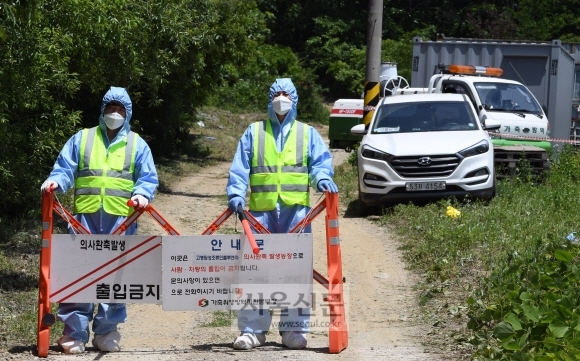 AI 확산 막으려는 출입금지 안내판 