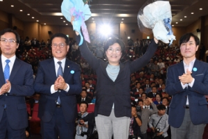 [서울포토] 이혜훈 당대표 당선 “보수 대수혈 앞장서겠다”