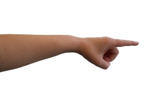 법원 “학교에 분란 일으켰다며 예고 없이 해고, 무효”