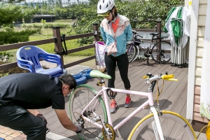 “고장 난 자전거 고치세요”...성남시 무료 정비소 운영