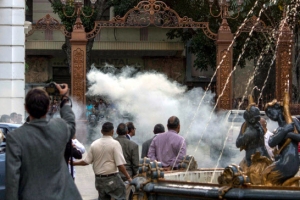 베네수엘라 ‘반정부 시위대’ 내무부·대법원에 헬기 수류탄 공격