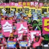 [서울포토] ‘비정규직 완전 철폐·근속수당 5만원 인상’…전국 학교 비정규직 노동자 파업