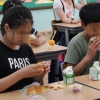 [서울포토] ‘급식 대신 빵 먹어요’…학교비정규직 노조 총파업