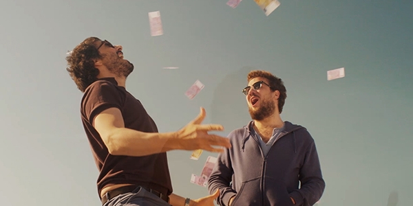 영화 ‘넘버원 전화사기단’ 예고편의 한 장면.