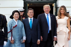 [포토] 드디어 만난 문 대통령과 트럼프