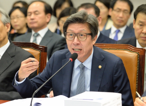 JTBC ‘썰전’에 새 패널로 합류하는 박형준 전 국회 사무총장