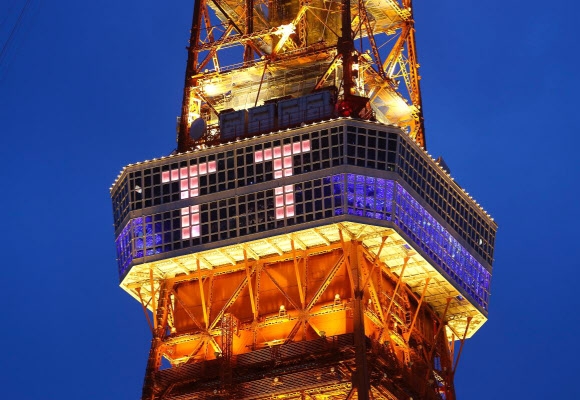 일본 도쿄타워에 점등된 ’TT’