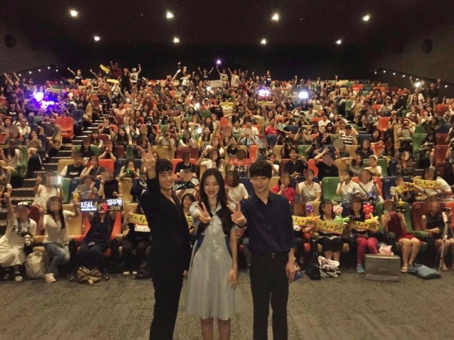 김수현 설리 이사랑 감독 ‘리얼’ 무대인사