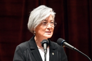 강경화 “한미FTA 재협상 모든 가능성에 대응책 고심 중”