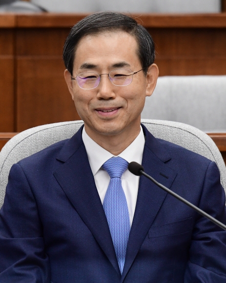 조재연 대법관 후보자가 5일 국회에서 열린 인사청문회에서 의원들의 질문에 답을 하고 있다.  이종원 선임기자 jongwon@seoul.co.kr