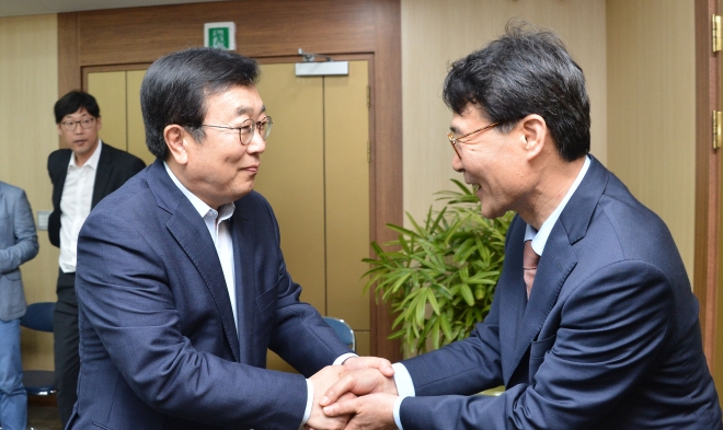 장하성 청와대 정책실장 부산시 방문