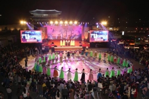 시민 1000여명 강강술래로 뭉친 종로