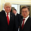 한·미·일 정상 만찬, 재회한 문재인·트럼프…북한 도발에 ‘의기투합’