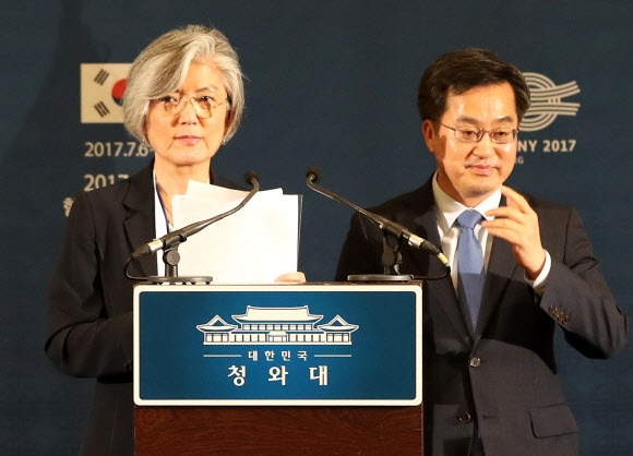 김동연-강경화, G20 결산 브리핑