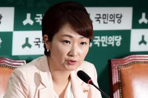 이언주 의원 “문 대통령 포퓰리즘 독재… 인기 쇼인지 짚어봐야”