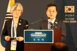 ‘좌경화 우동연’, 문 대통령 다자외교 데뷔 도와