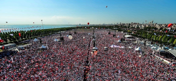 터키 이스탄불 200만명 반정부 시위 