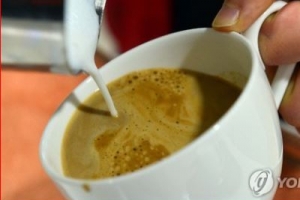 ‘커피스미스’ 대표, 20살 어린 연예인에 동영상 협박