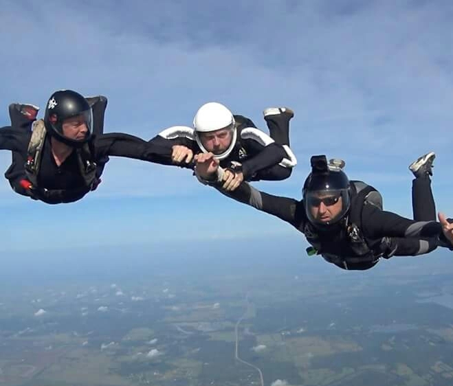 ‘워킹데드’의 목소리 랜디 쉘, 스카이다이빙 사고로 사망