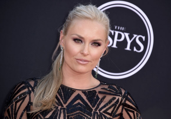 12일(현지시간) 미국 캘리포니아주 로스앤젤레스의 마이크로소프트 극장에서 열린 ‘ESPY(Excellence in Sports Performance Yearly Award) 어워드’에 스키선수 린지 본이 참석해 포즈를 취하고 있다. AP 연합뉴스