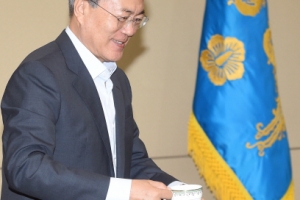 문 대통령 ‘국민 직접 만나 토론한다’…8월 말 ‘국민보고대회’ 개최