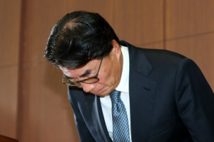 ‘운전기사 폭언’ 이장한 종근당 회장 사과…향후 거취는 안 밝혀