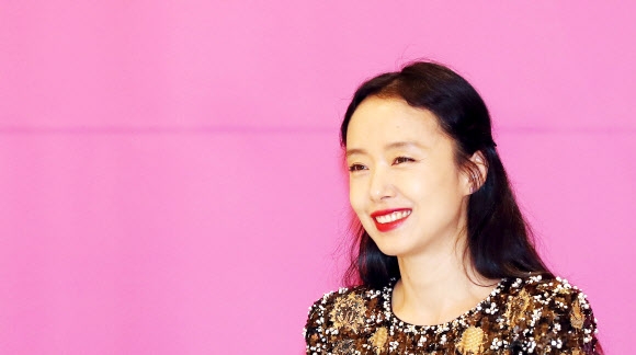 활짝 웃는 전도연