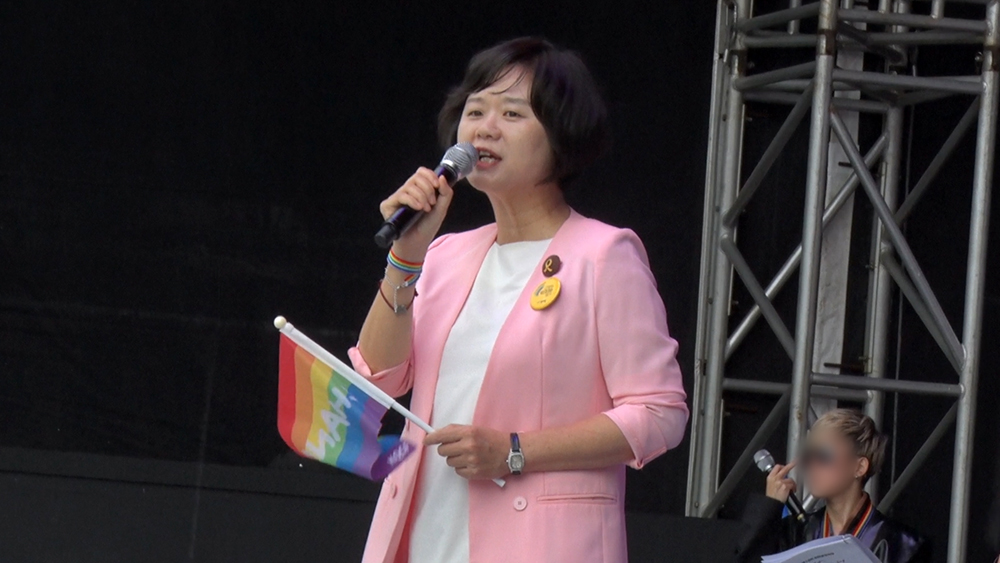 원내 정당의 대표로서는 처음으로 ‘퀴어축제’에 참석한 이정미 정의당 대표. 김형우 기자 hwkim@seoul.co.kr