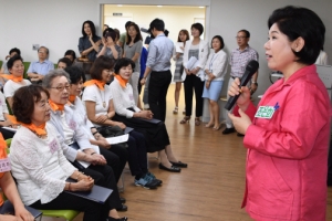 [현장 행정] 수납장 표지·거울엔 블라인드… 치매환자 집 이렇게 꾸며요