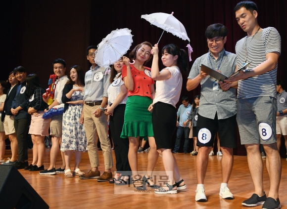 “더위야 물렀거라” 공무원 쿨패션