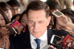 ‘배출가스 조작’ 아우디폭스바겐코리아 사장, 독일로 출국…“재판 못 받는다”