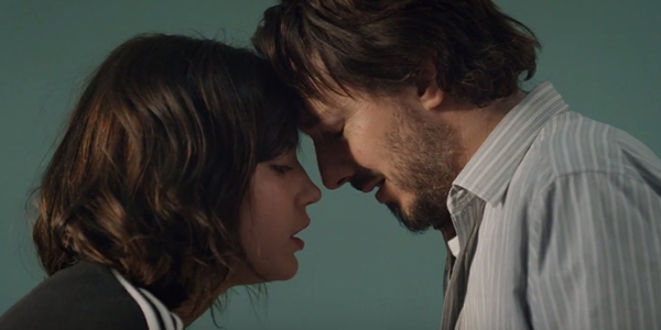 영화 ‘다운 바이 러브’ 예고편의 한 장면.