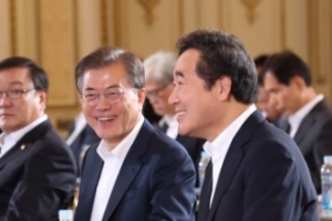 “총리도 휴가간다!” 이낙연 총리와 장관 등 48명 여름휴가 결재