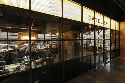 다이아몬드는 예민한 보석이기 때문에 전문가의 손을 거쳐야 높은 가치를 보장받을 수 있다. 매입 시에도 전문 감정사의 투명한 감정을 받아야 매입자와 매수자 모두 만족하는 거래가 성사될 수 있다.