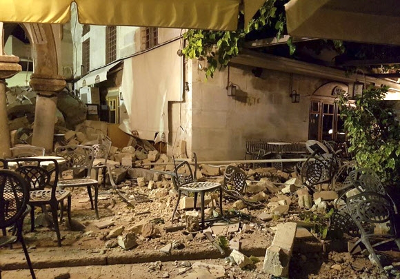 그리스서 규모 6.7 강진 발생… 2명 사망·30여명 부상