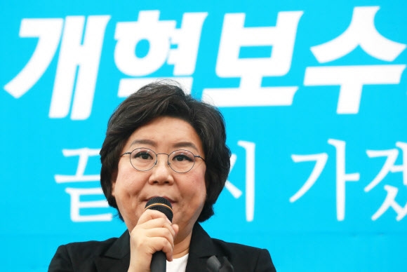 발언하는 이혜훈 바른정당 대표