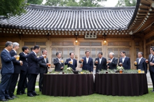 문 대통령, 2일차 기업인과 호프미팅…오늘 메뉴는 무엇?