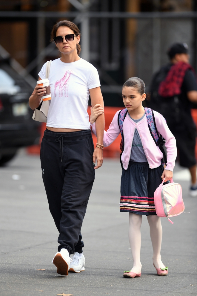 케이티 홈즈, 수리 크루즈