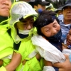 [서울포토] 경찰과 충돌한 김천·성주 주민들