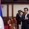 [서울포토] 국민의례하는 이낙연 국무총리와 국무위원들