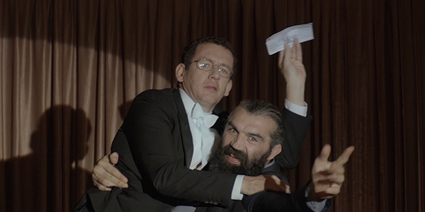 영화 ‘페니 핀처’ 메인 예고편의 한 장면.